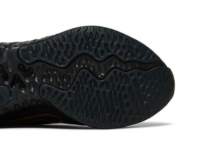 Кроссовки Nike Renew Run 2 'Black Metallic Gold'