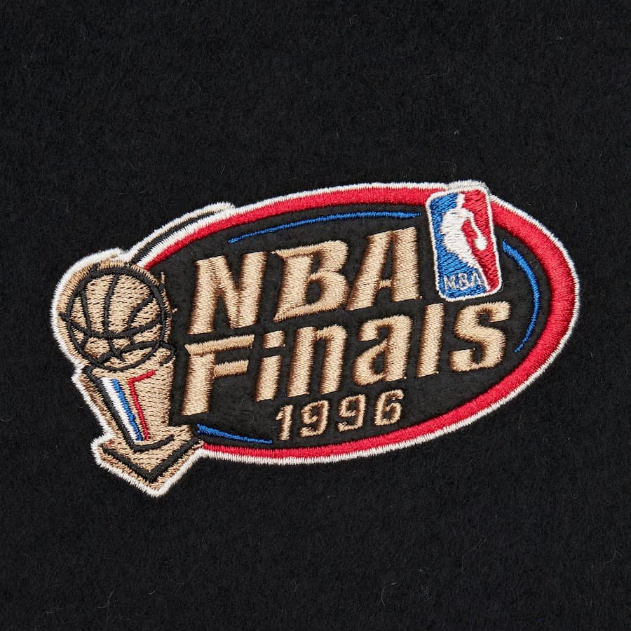 Бомбер Mitchell & Ness Black Chicago Bulls Team History Vintage Logo Full-Snap Varsity Jacket