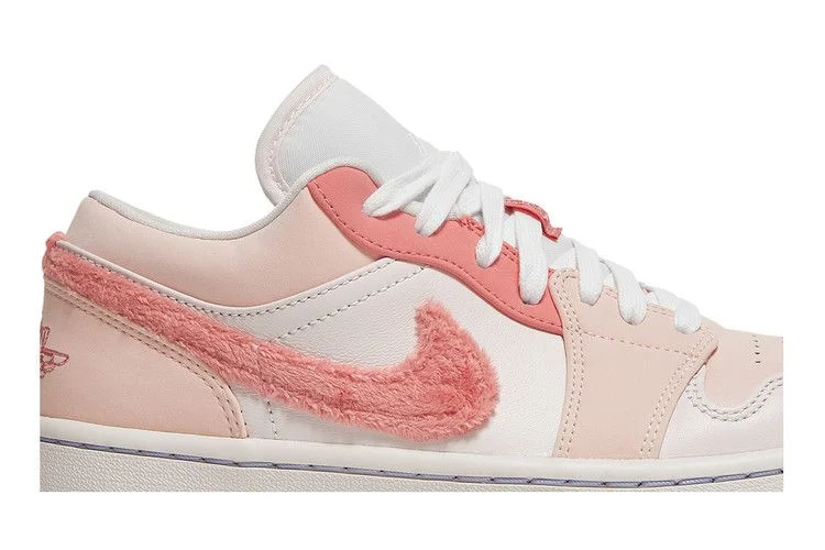 Кроссовки Wmns Air Jordan 1 Low SE 'Mighty Swooshers'