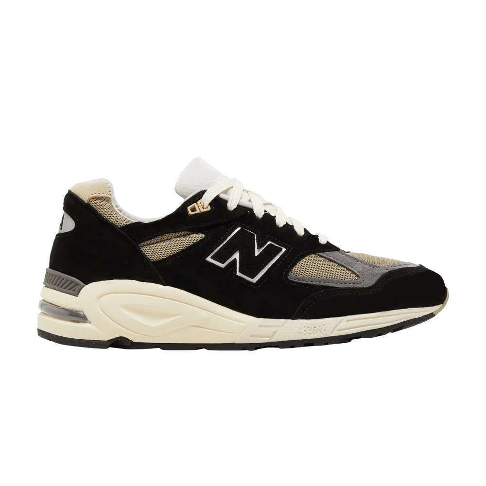 Krossovki-Teddy-Santis-x-New-Balance-990v2-Made-in-USA-Black