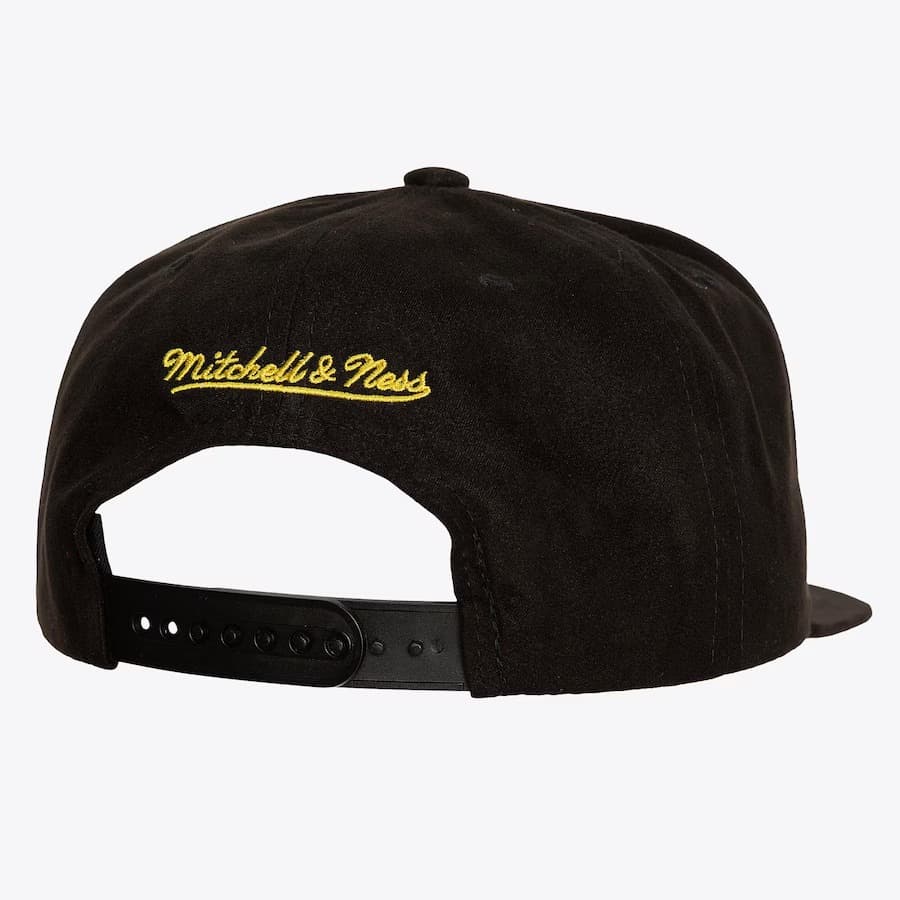 Mitchell-Ness-Black-Boston-Bruins-Sweet-Suede-Vintage-Snapback-Hat-1