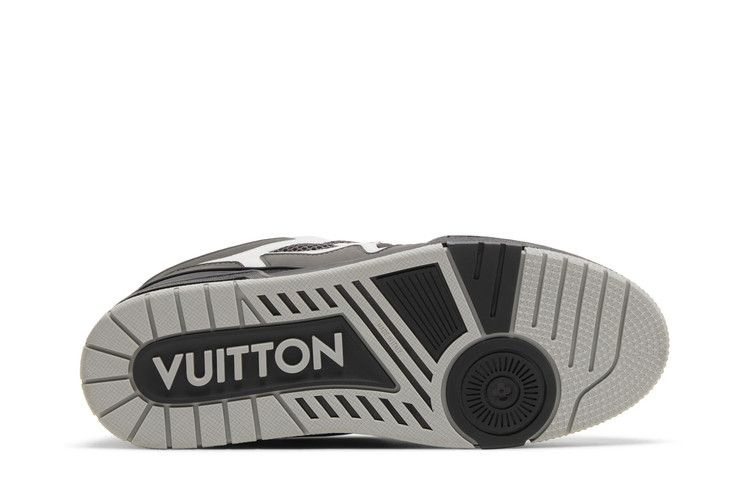 louis-vuitton-skate-sneaker-grey-black-1ac52k_03