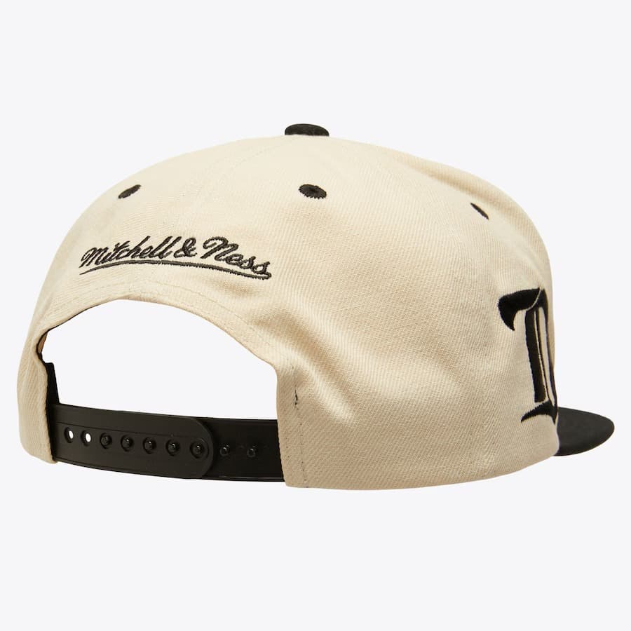 Mitchell-Ness-Cream-Black-Detroit-Red-Wings-Vintage-Logo-Snapback-Hat-1