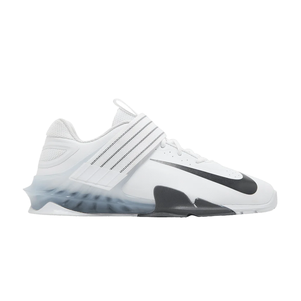 Krossovki-Nike-Savaleos-White-Black-Sample