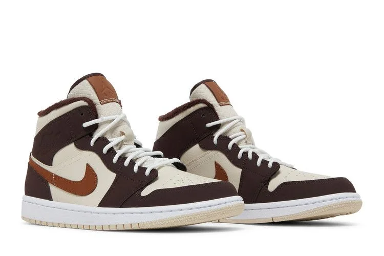 Krossovki-Wmns-Air-Jordan-1-Mid-SE-Cream-Dark-Chocolate-7