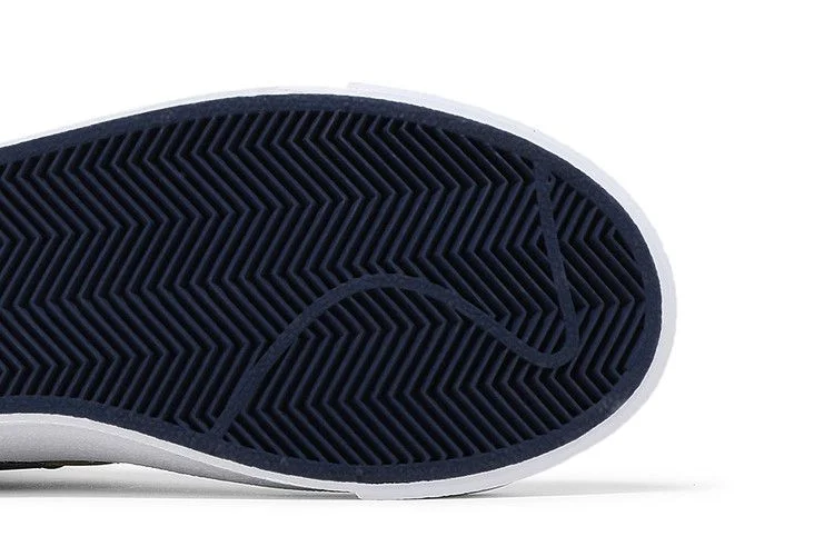Krossovki-Nike-Blazer-Mid-77-SE-GS-Double-Swoosh-White-Gold-Blue-Void-4