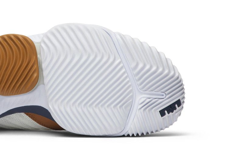 Кроссовки Nike LeBron 16 'Air Trainer Medicine Ball'