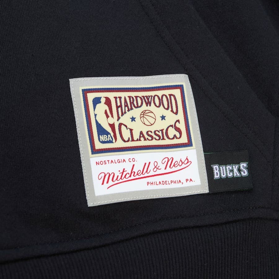 Худи Mitchell & Ness Black Milwaukee Bucks Big Face 7.0 Pullover Hoodie