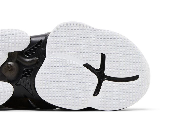 Кроссовки Nike LeBron 19 SE GS 'White Metallic Gold'