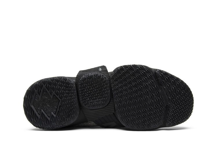 Кроссовки Kith x Nike LeBron Lifestyle 15 'Concrete'