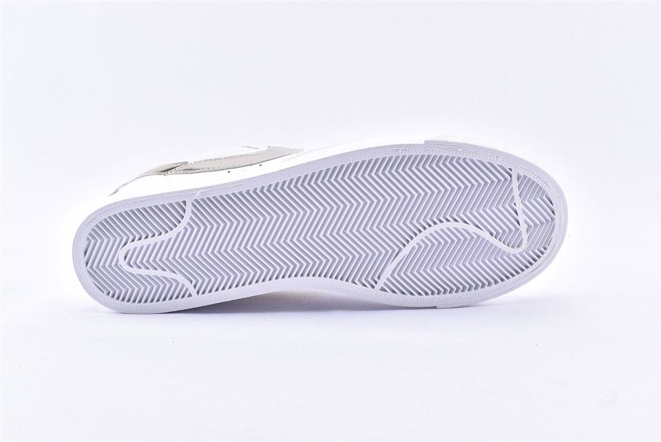 Кроссовки Nike Wmns Blazer Low LE Metallic Gold Star