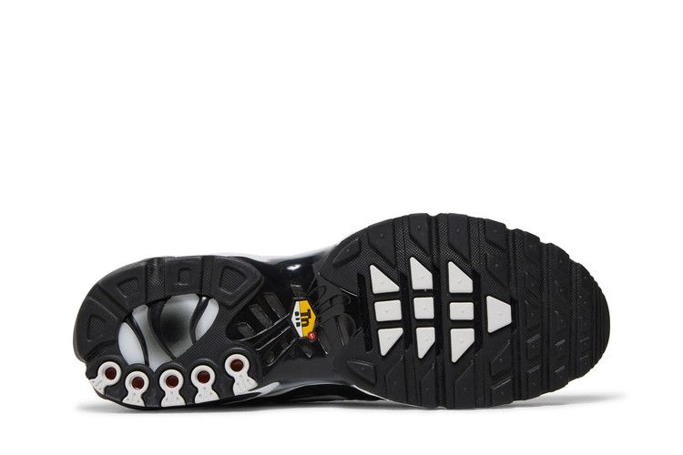 air-max-plus-black-metallic-silver-dm0032-003_03