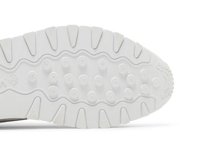 classic-leather-big-kid-triple-white-gz6097_04