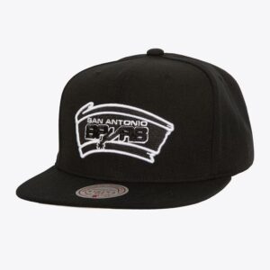 Mitchell-Ness-Black-White-San-Antonio-Spurs-Hardwood-Classics-Evergreen-OG-Snapback-Hat-300x300