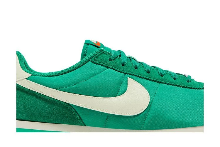 Krossovki-Nike-Wmns-Cortez-Stadium-Green-1