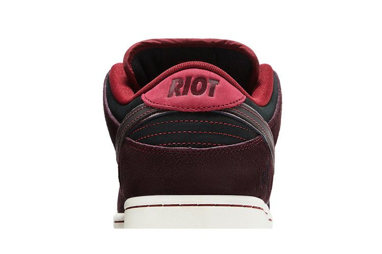 Кроссовки RIOT Skateshop x Nike Dunk Low Pro SB QS 'Mahogany Dark Beetroot'