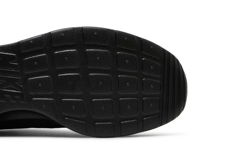 Кроссовки Nike Tanjun 'Triple Black'