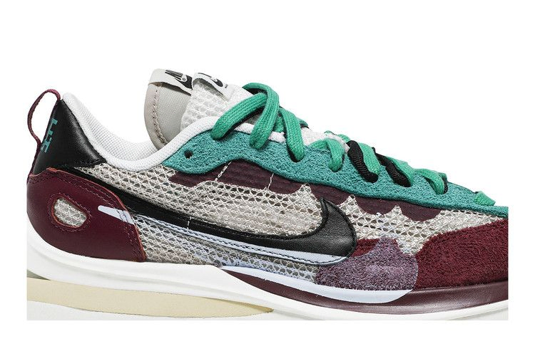 Кроссовки sacai x Nike VaporWaffle SP 'Villain Red'