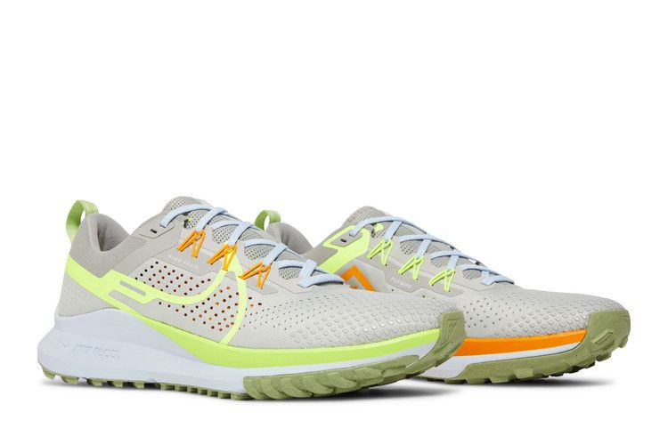 react-pegasus-trail-4-light-iron-ore-volt-dj6158-002_07