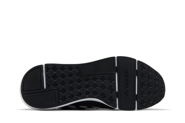 swift-run-22-black-grey-gz3496_03