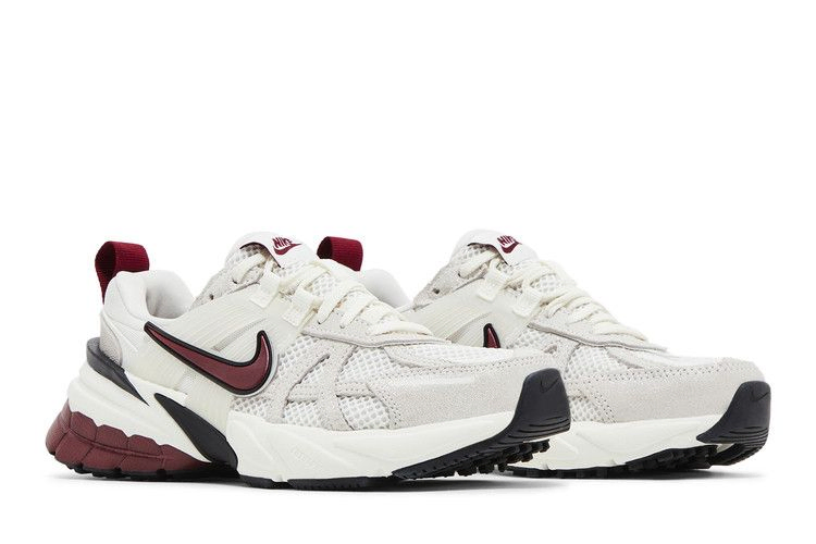 wmns-v2k-run-se-white-black-team-red-hq3500-100_07