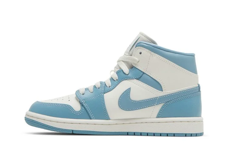 Кроссовки Wmns Air Jordan 1 Mid 'University Blue'