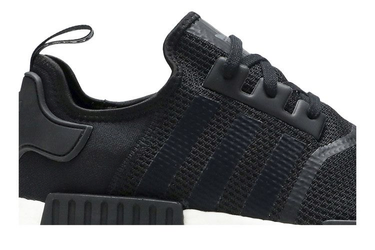 nmd_r1-core-black-b42200_01