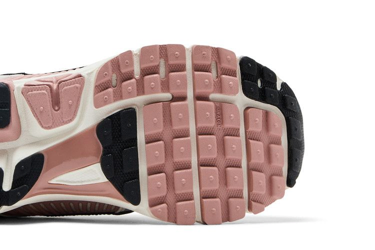 wmns-air-zoom-vomero-5-particle-pink-hf1877-102_04
