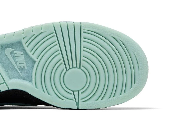 Krossovki-Nike-Dunk-Low-GS-Wizard-4
