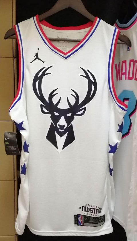 Giannis-Antetokounmpo-Bucks-34-2019-All-Star-White-1