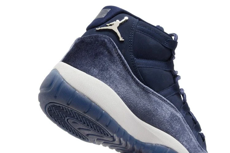 Krossovki-Wmns-Air-Jordan-11-Retro-Midnight-Navy-Velvet-9