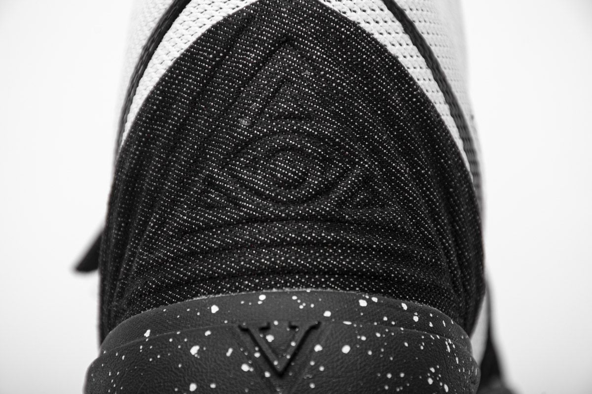 Кроссовки Nike Kyrie 5 Cookies & Cream Oreo