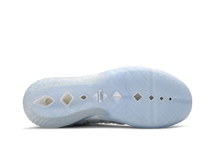Кроссовки Nike LeBron 18 'Play for the Future'