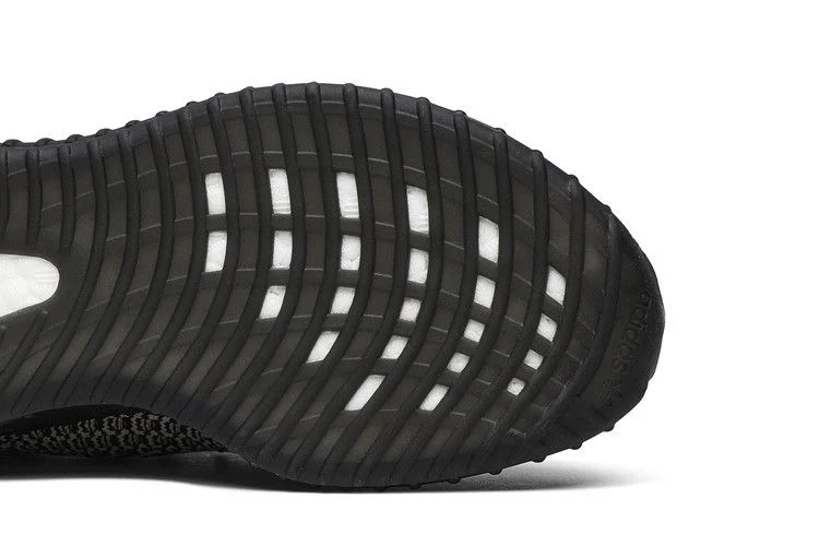 Krossovki-adidas-Yeezy-Boost-350-V2-Kids-Yecheil-4