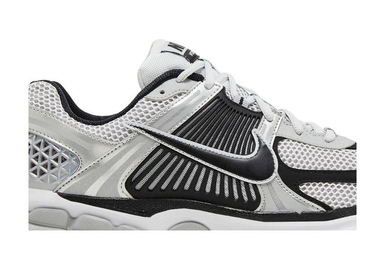 Кроссовки Nike Air Zoom Vomero 5 'Metallic Silver Black'