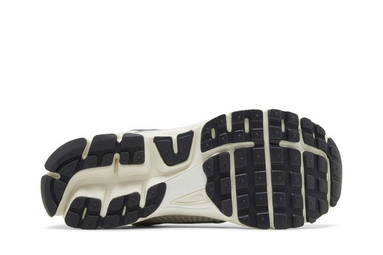 Кроссовки Nike Air Zoom Vomero 5 'Chrome'