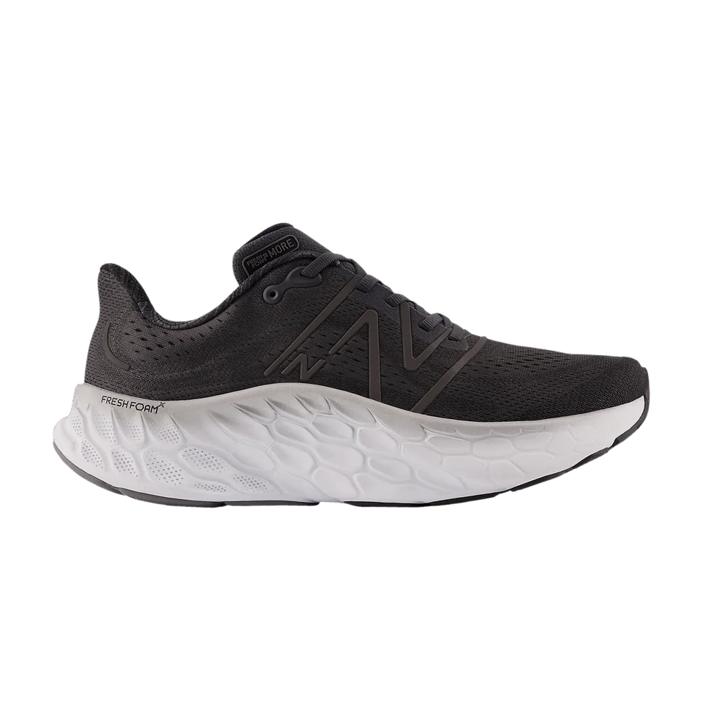Krossovki-New-Balance-Fresh-Foam-X-More-v4-4E-Wide-Black-Phantom