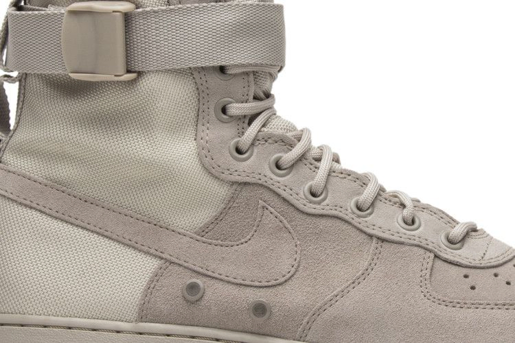 Кроссовки Nike SF Air Force 1 'String'