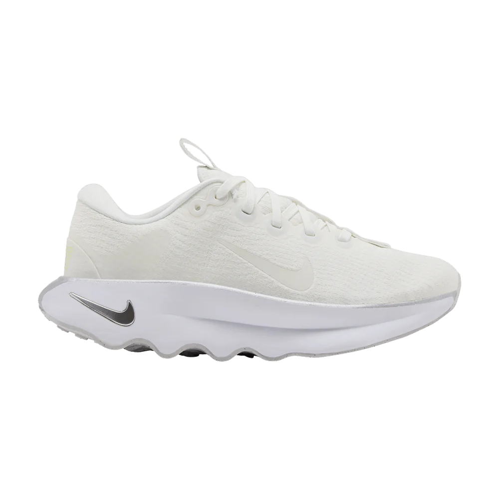 Krossovki-Nike-Wmns-Motiva-Summit-White-Metallic-Silver