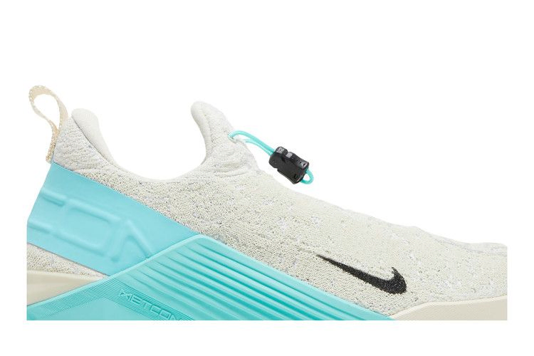 wmns-react-metcon-light-cream-aurora-green-bq6046-203_01