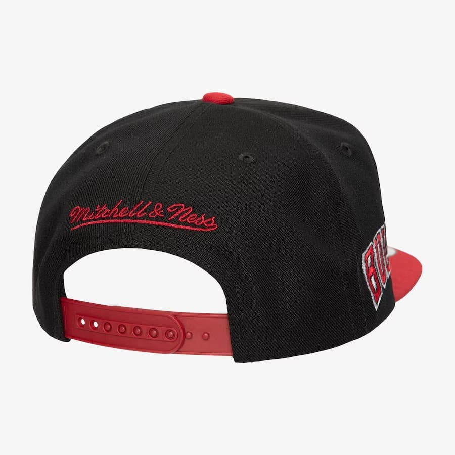 Mitchell-Ness-Black-Chicago-Bulls-Big-Mouth-Snapback-Hat-1