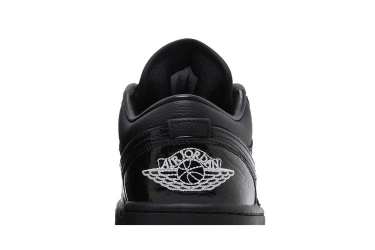 Кроссовки Wmns Air Jordan 1 Low SE 'Black Croc'