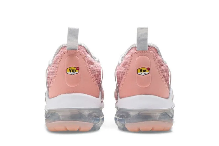 Кроссовки Nike Wmns Air VaporMax Plus 'Bleached Coral'