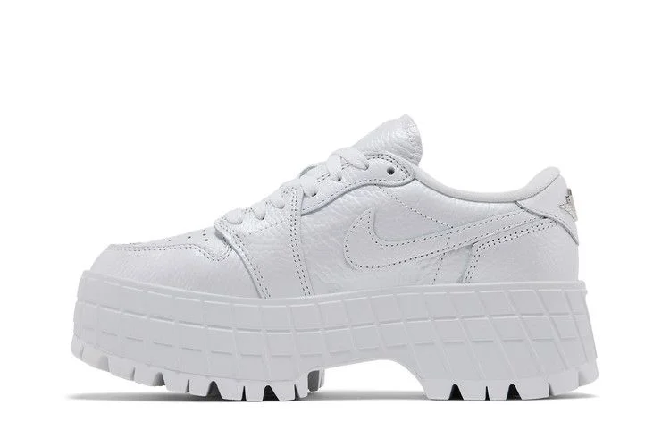 Кроссовки Wmns Air Jordan 1 Low Brooklyn 'White Metallic Silver'