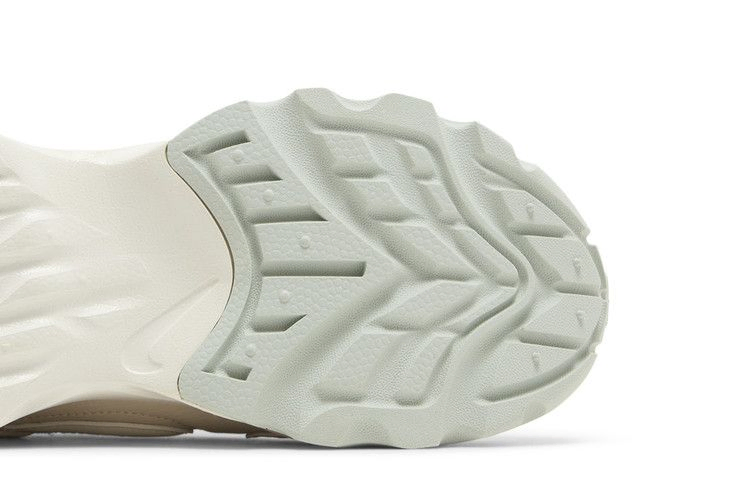 Кроссовки Nike Wmns TC 7900 'Light Orewood Taupe'