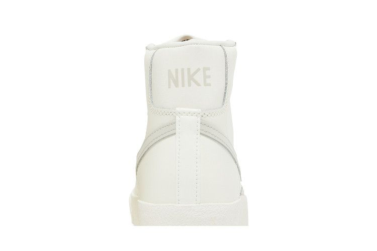 Кроссовки Nike Wmns Blazer Mid '77 Vintage 'Sail Light Bone'
