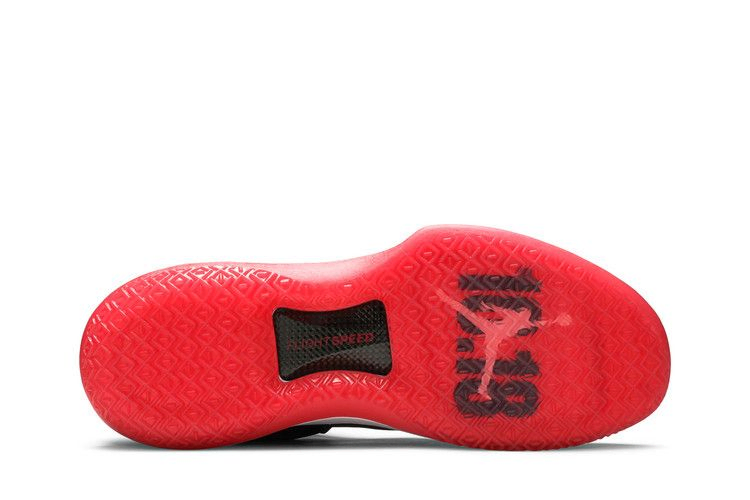 air-jordan-32-low-bred-aa1256-001_03