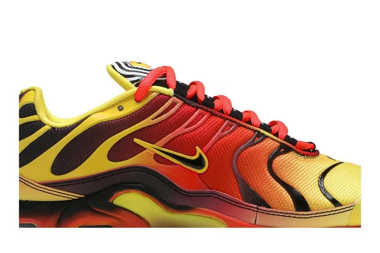 Krossovki-Nike-Air-Max-Plus-GS-Chrome-Yellow-1