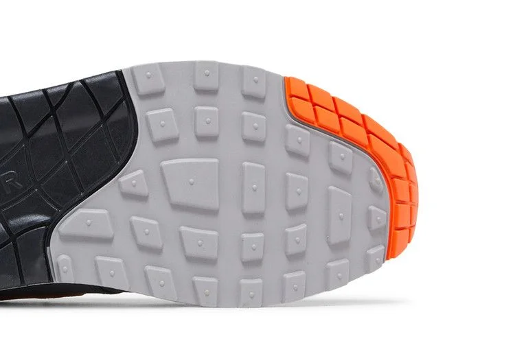 Krossovki-HUF-x-Nike-Air-Max-1-SP-Orange-4