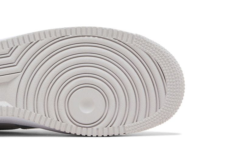 Кроссовки Nike Air Force 1 '07 LV8 'Wolf Grey Patent'